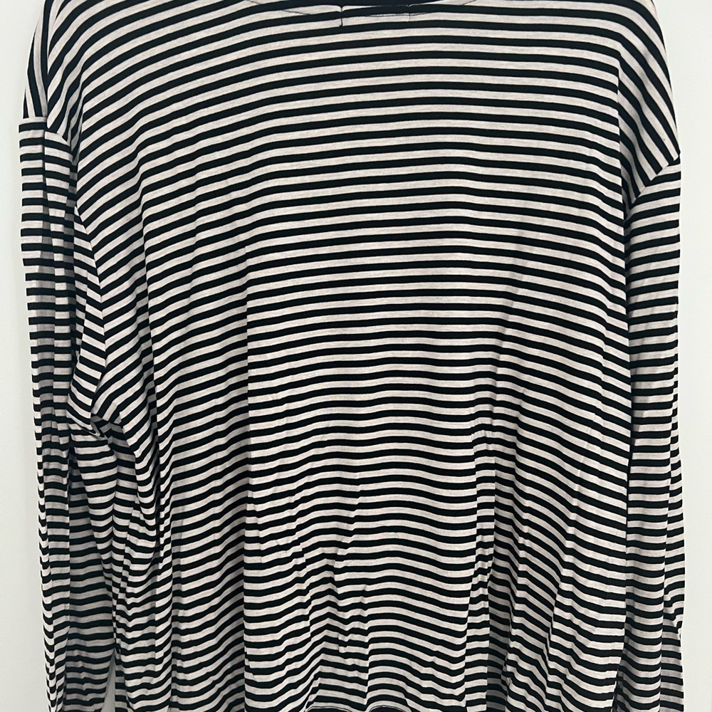 Studio Monochrome Striped Tee. Waist length. Chic and super comfortable. Soft. - Picture 5 of 14